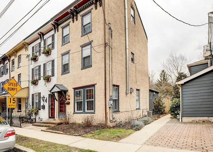 'Brooke House' In The Heart Of Downtown W/ Patio!