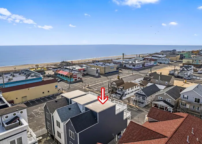 Beach House Steps Away From The Boardwalk And Beach With Ocean Views In Seaside Heights!