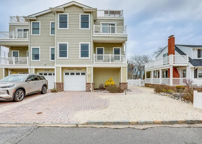 Long Beach Island Townhome W/ Rooftop Deck & Grill