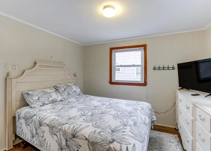 Pet-Friendly Long Beach Island Home: Walk To Beach