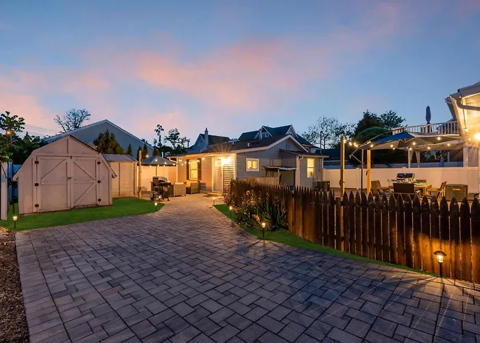 Belmar Beach Bungalow 35 Blocks To Sand Fire Pit, Grill, 3 Beach Badges