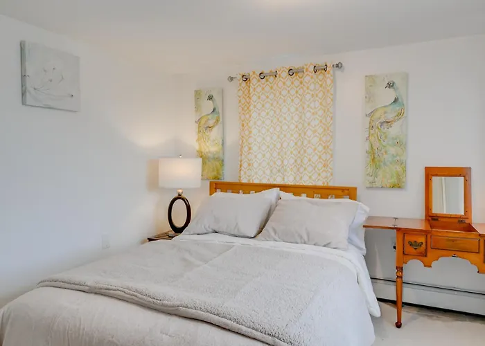 1 Mi To Long Beach! Relaxing Canal-Front Getaway