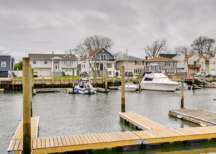 1 Mi To Long Beach! Relaxing Canal-Front Getaway